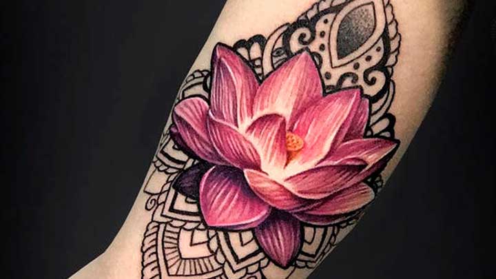 Tatuajes flor de loto Significado y mejores diseños