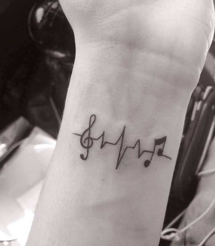 Tatuaje pequeño de música