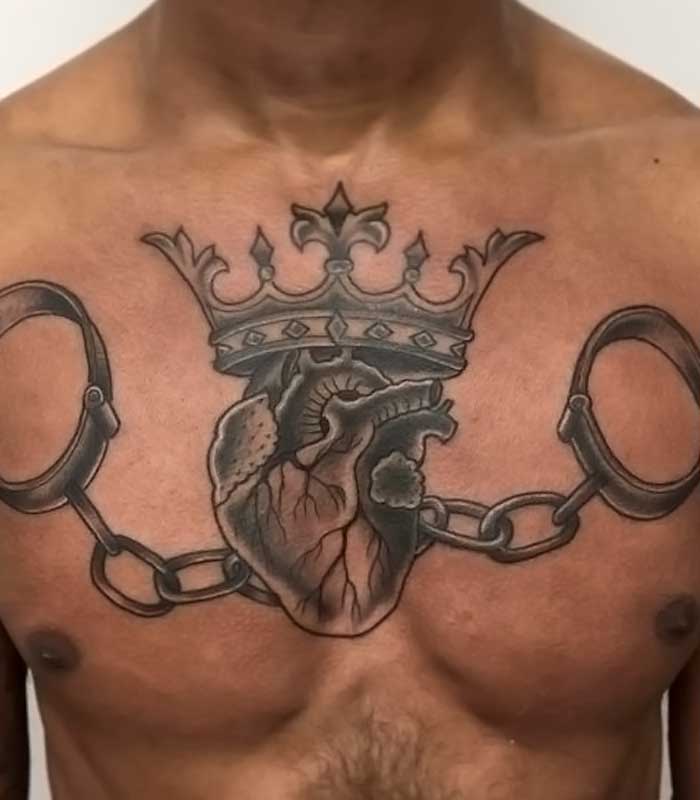 Tatuajes de corazón con corona