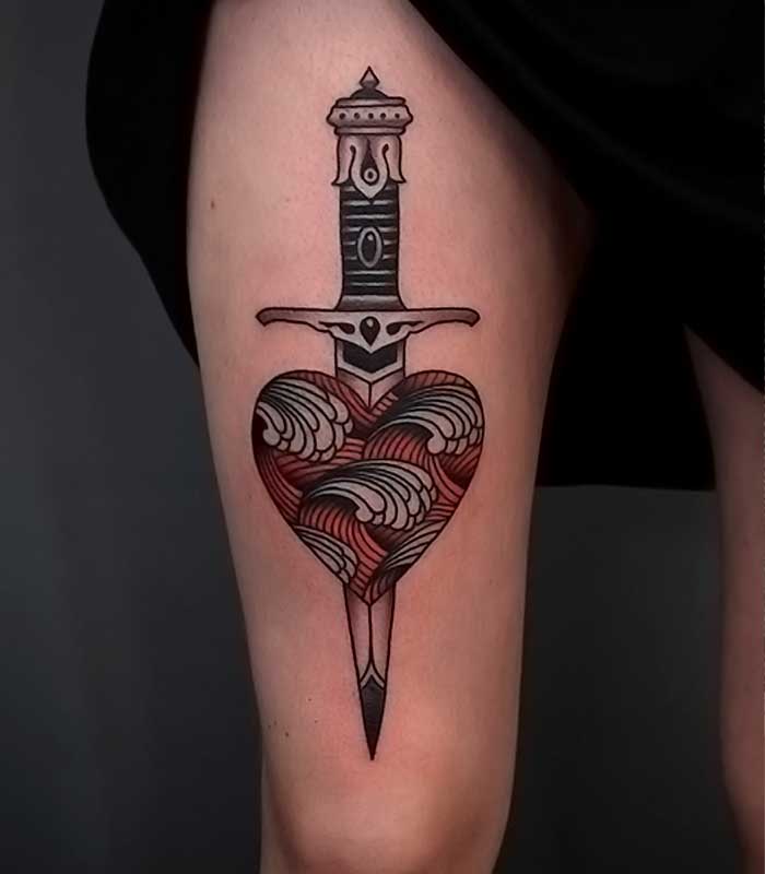 Tatuajes de corazón con daga