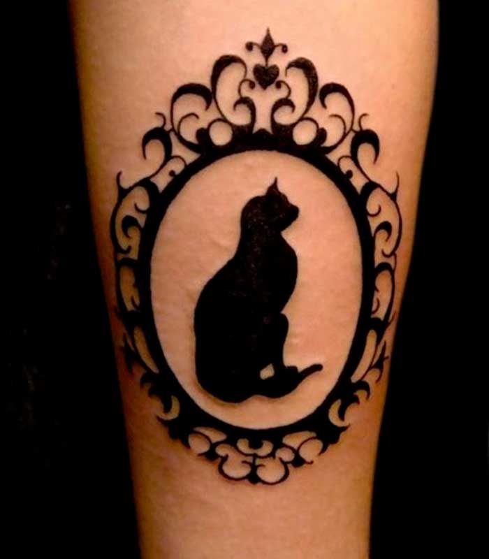tatuajes de siluetas de gatos