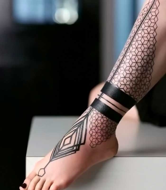 tatuajes geométricos en la pierna