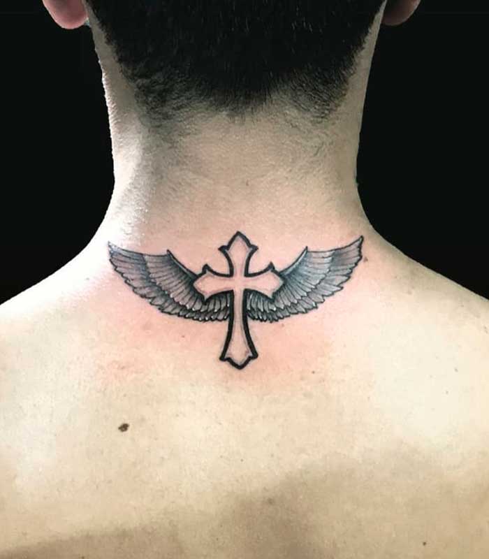tatuaje de cruz con alas