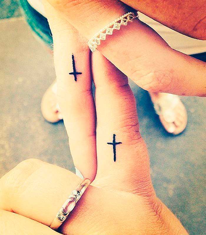 tatuajes de cruces para parejas