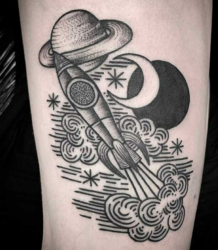 tatuajes de planetas con cohetes y naves