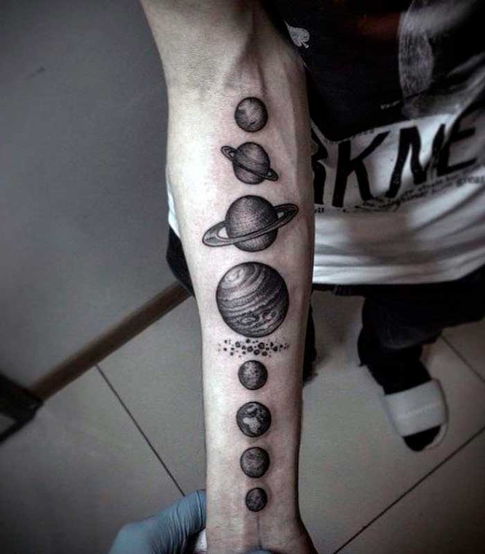 Arriba 101 Foto Tatuaje De Los Planetas En La Espalda Mirada Tensa