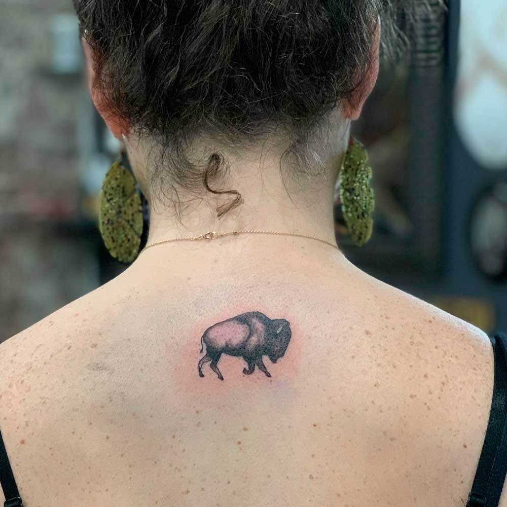 tatuajes de búfalos para mujeres