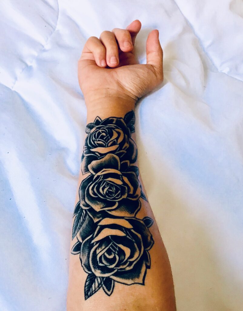 tatuajes de rosas para hombres 16