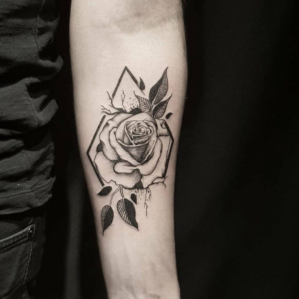 tatuajes de rosas para hombres 6