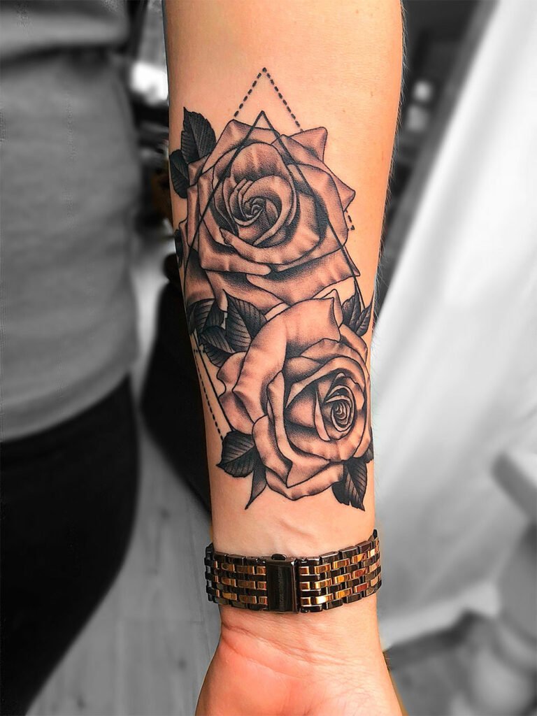 tatuajes de rosas para hombres 7