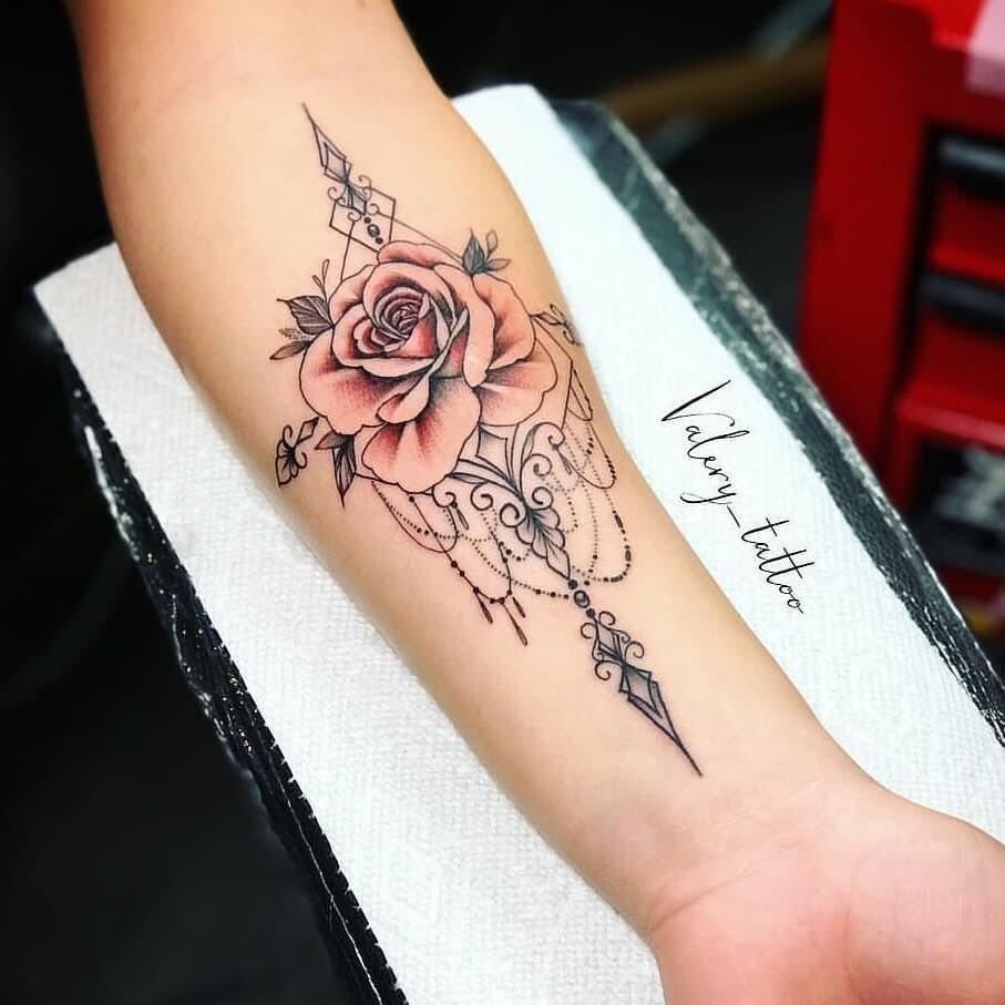 tatuajes de rosas para mujeres 18