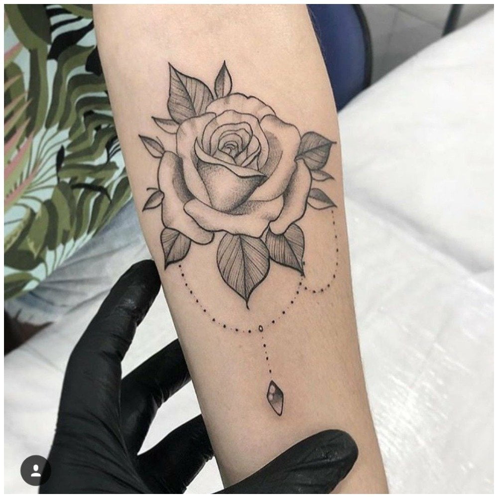 tatuajes de rosas para mujeres 19