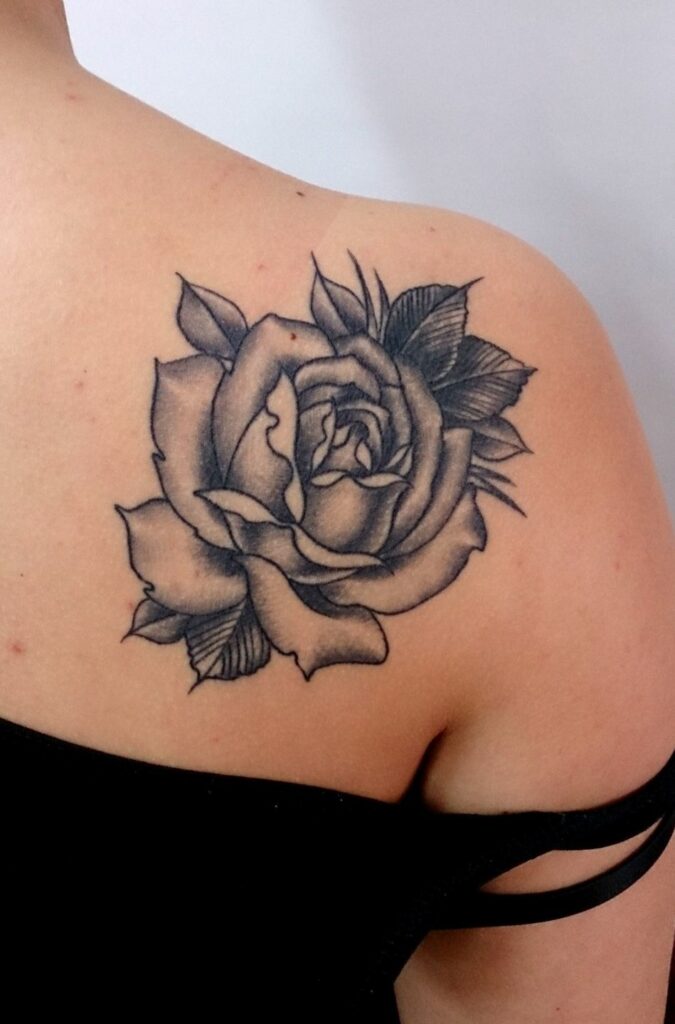 tatuajes de rosas para mujeres 9
