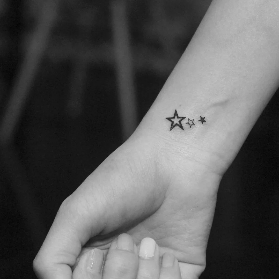 estrellas pequenas tattoos