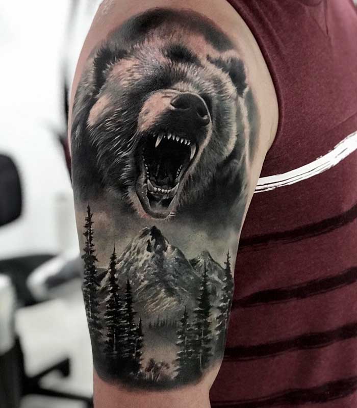 tattoo de oso en bosque