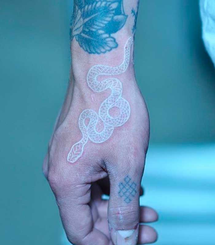 tattoos blancos para caballeros