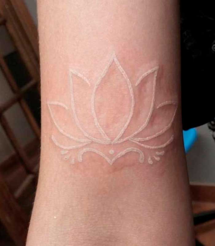 tattoos blancos para chicas