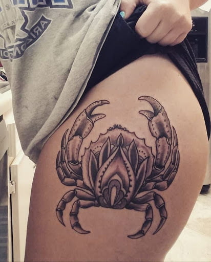 tattoos de cangrejos para chicas