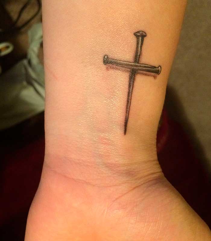 tattoos de cruces para caballeros