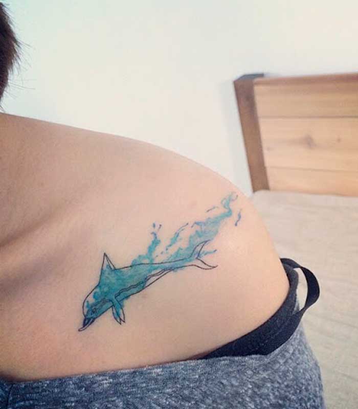 tattoos de delfines para chicas