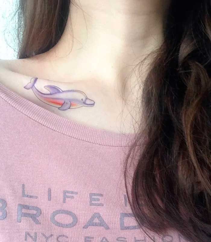tattoos de delfines para mujeres