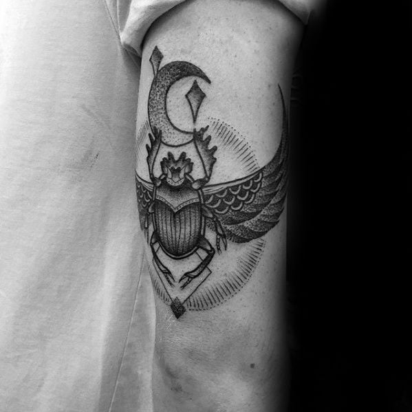 tattoos de escarabajos para caballeros