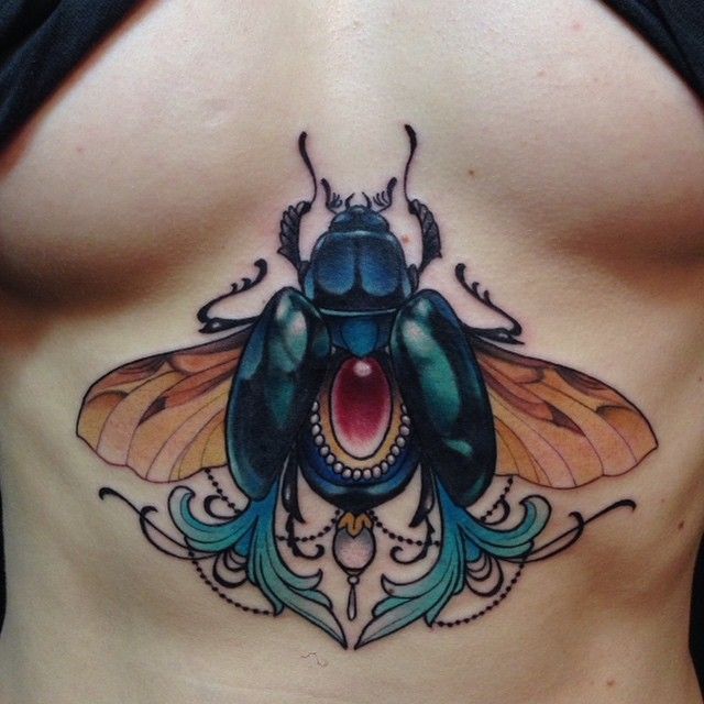 tattoos de escarabajos para chicas