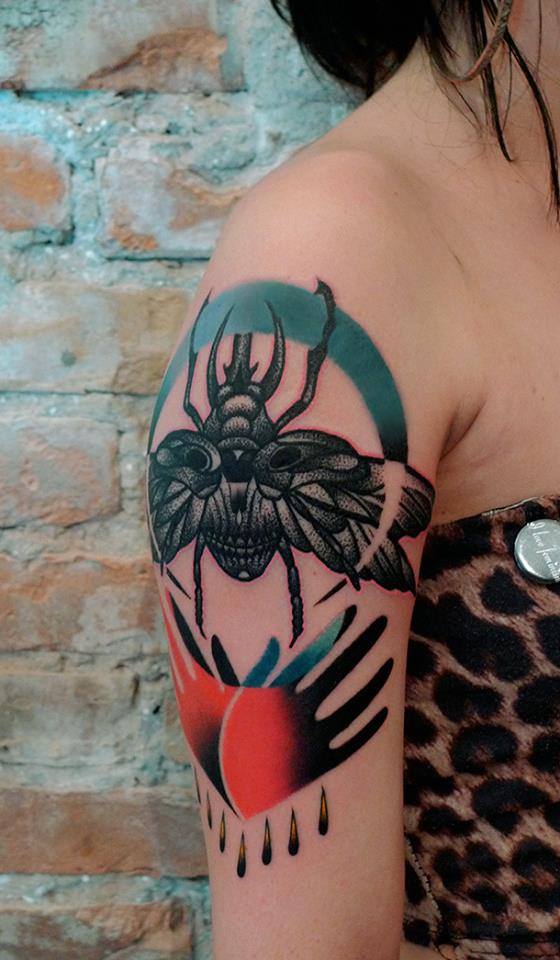 tattoos de escarabajos para damas
