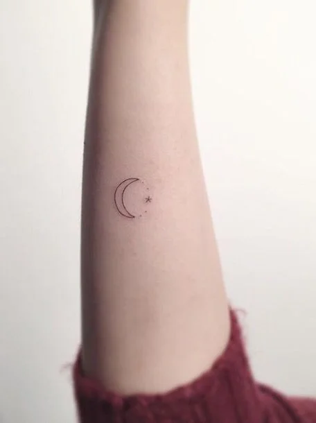 tattoos de estrellas y lunas