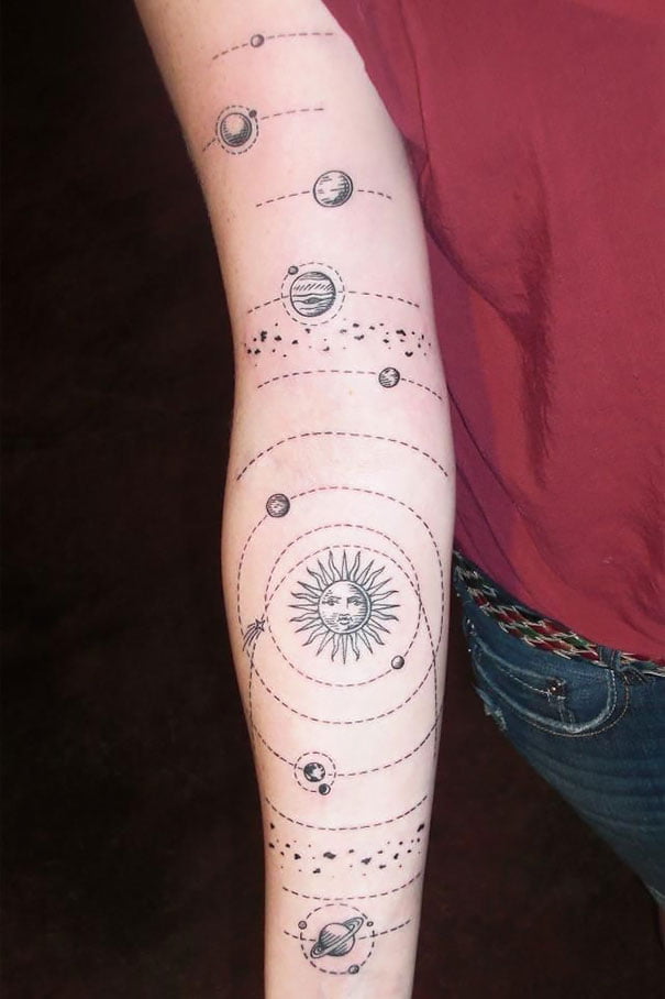 tattoos de estrellas y planetas