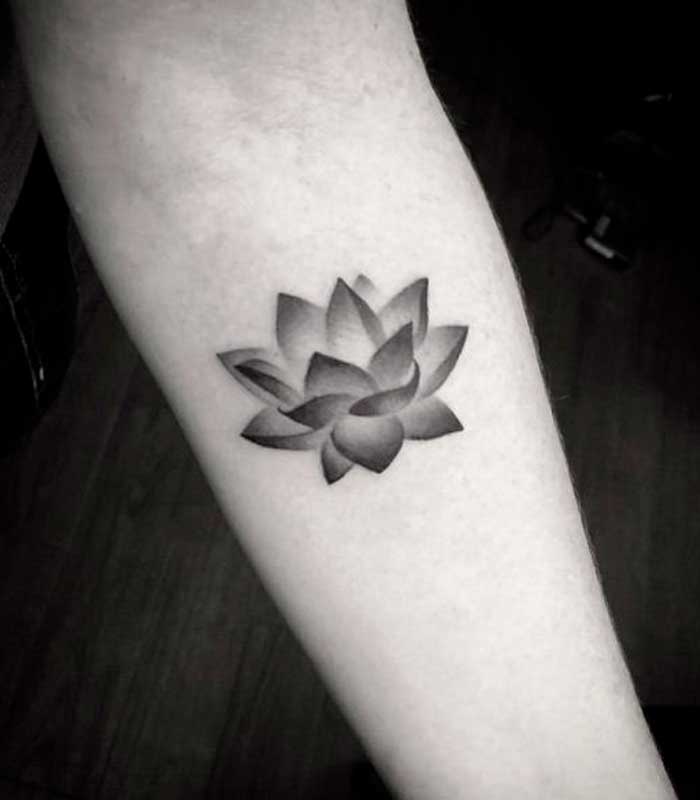 tattoos de flor de loto para chicos