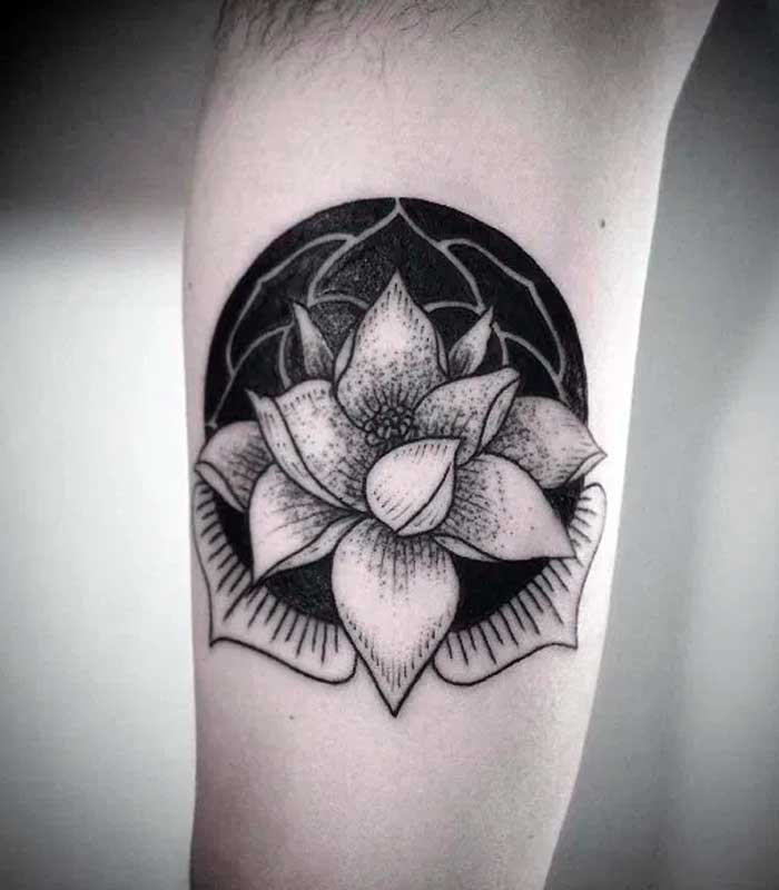 tattoos de flor de loto para hombres