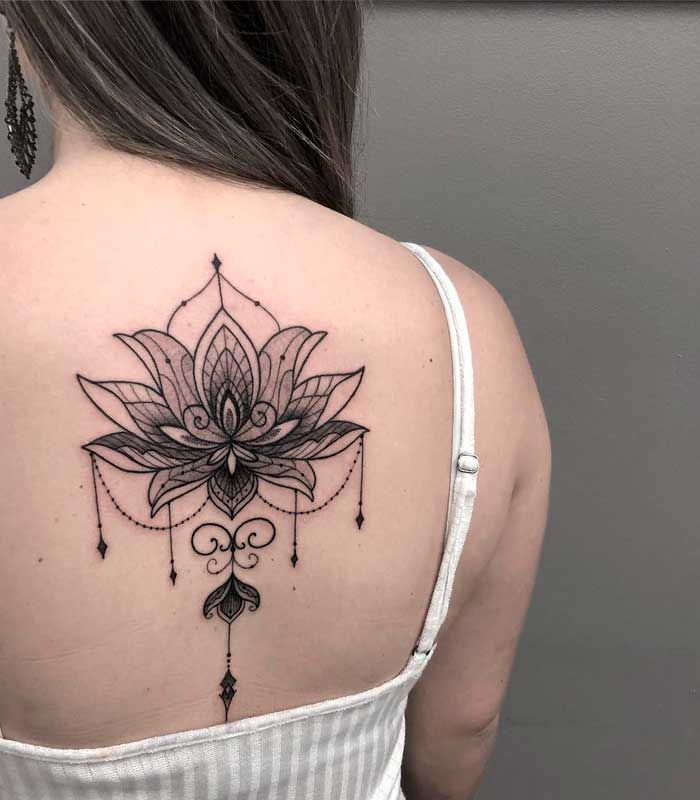 tattoos de flor de loto para tias
