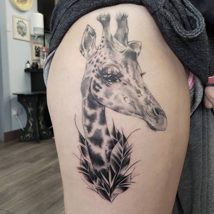 tattoos de jirafas para mujeres 1