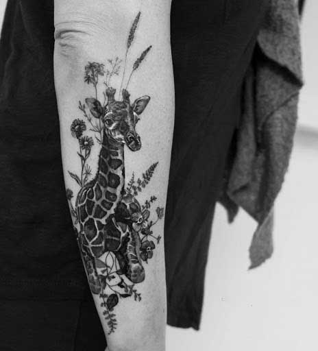 tattoos de jirafas para mujeres