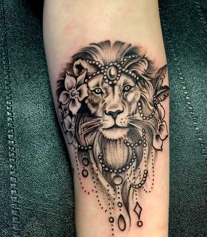 tattoos de leones para mujeres