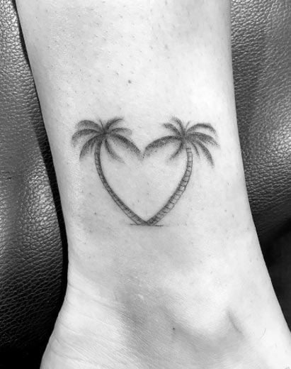 tattoos de palmeras para mujeres
