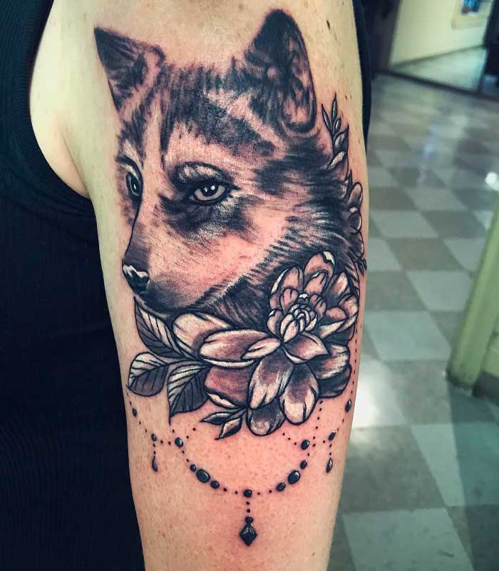 tattoos de perros con flores
