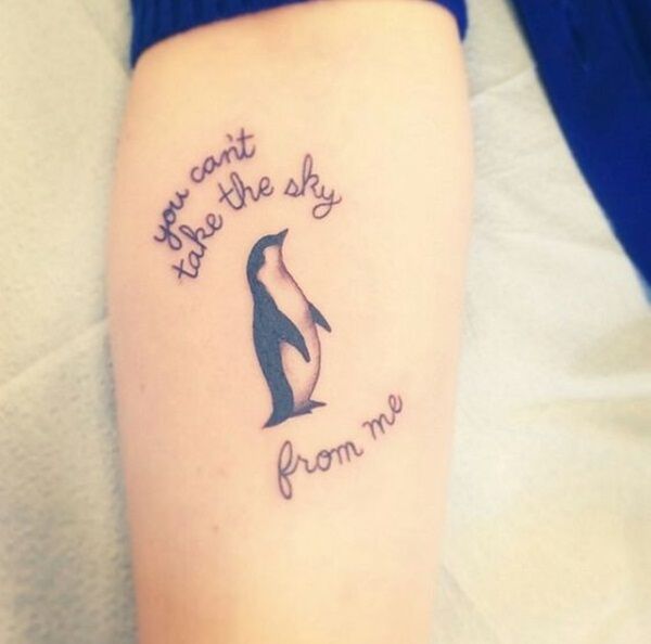 tattoos de pinguinos para mujeres