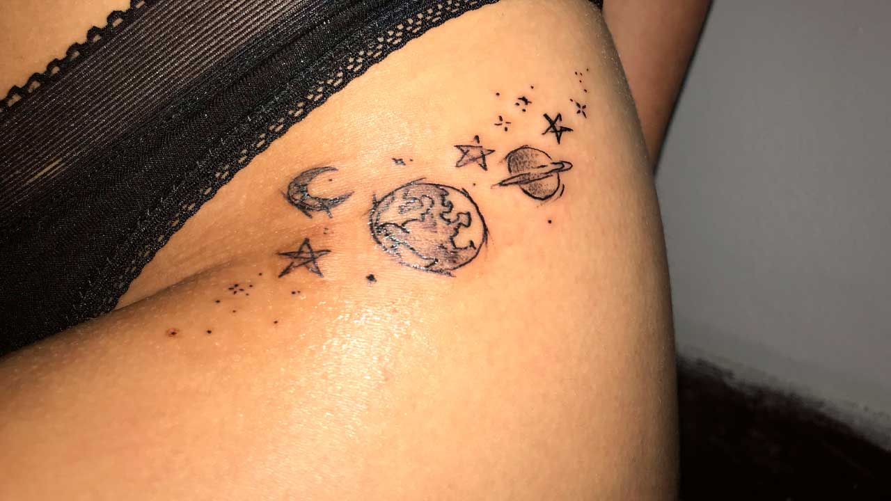 tattoos de planetas para chicas