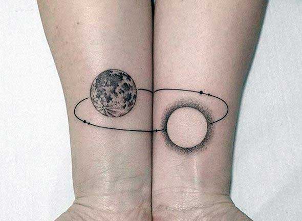 tattoos de planetas para novios