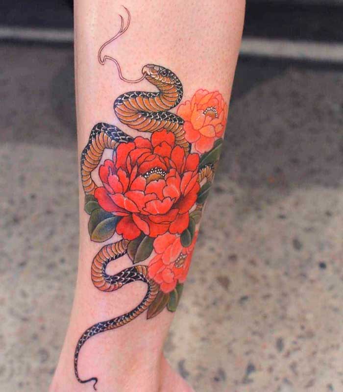 tattoos de serpientes con rosas