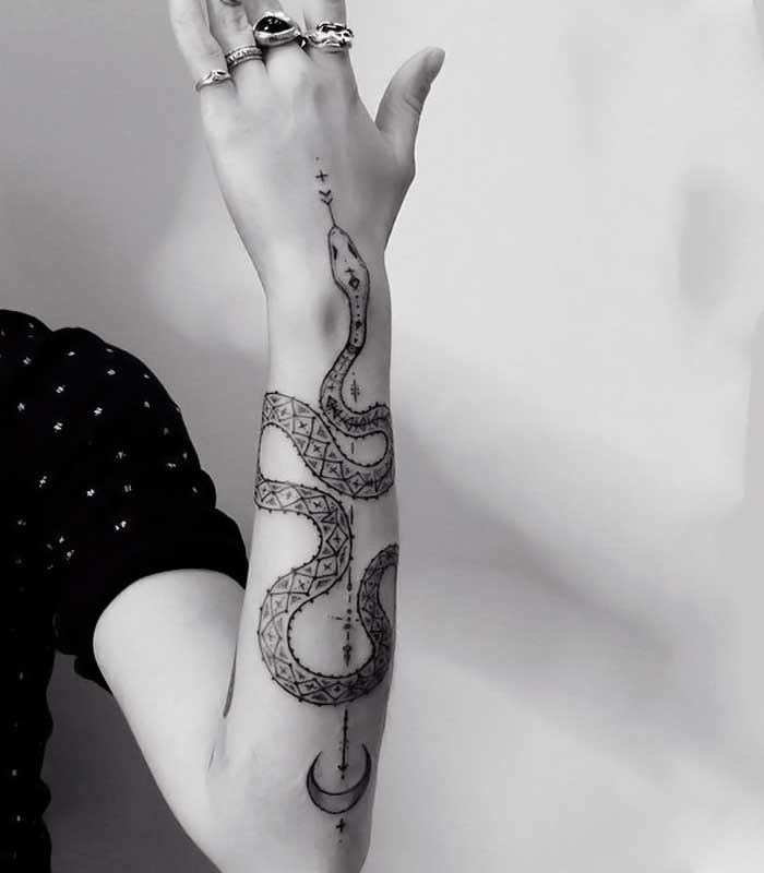 tattoos de serpientes para chicas