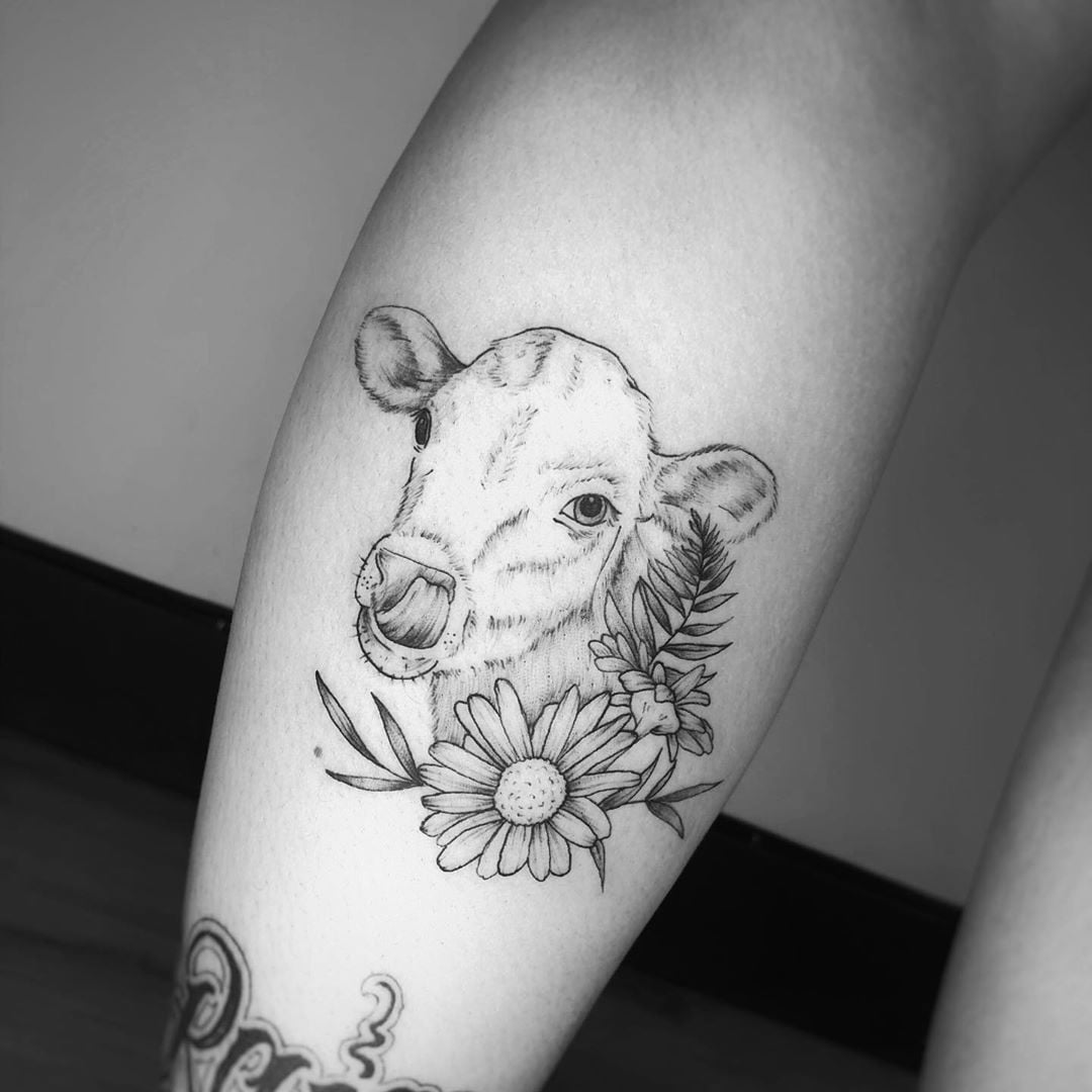 tattoos de vacas para chicas