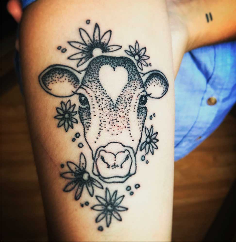 tattoos de vacas para damas
