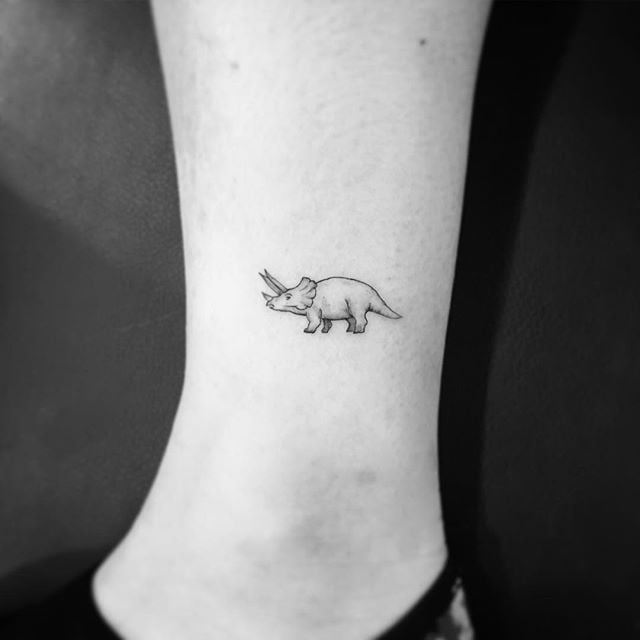 tattoos minimalistas dinosaurios