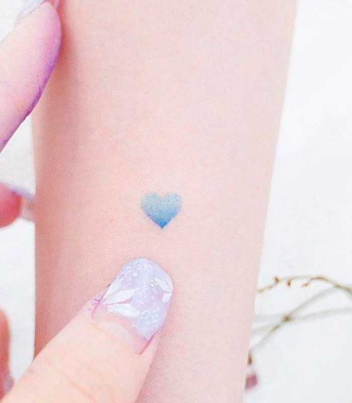 tatuaje corazon azul