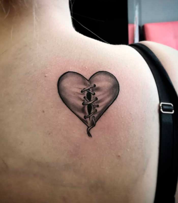 tatuaje de corazon roto