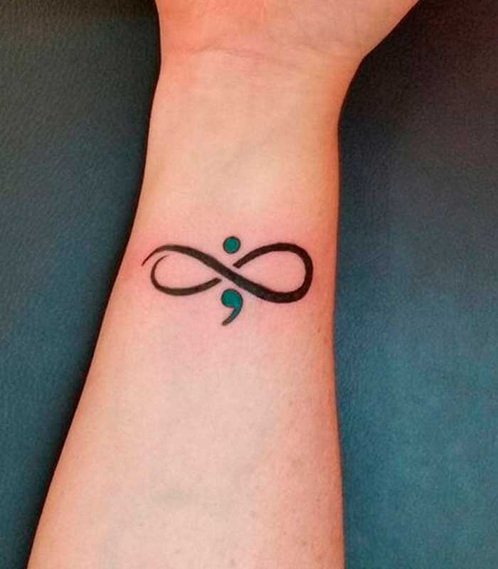 tatuaje infinito con punto y coma