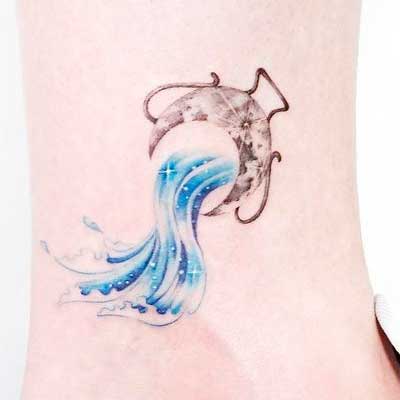 tatuaje signo zodiacal acuario